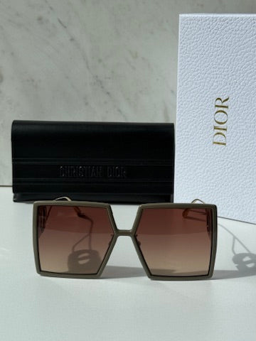 Dior 30Montaigne SU Square Sunglasses in Khaki Green