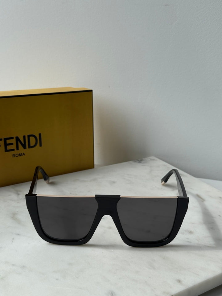 Fendi FE40136I Cut Sunglasses in Black