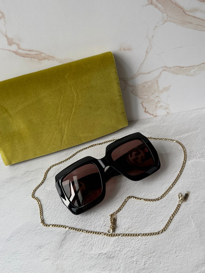 Gucci GG1022S Collar de cadena Gafas de sol cuadradas negras extragrandes 