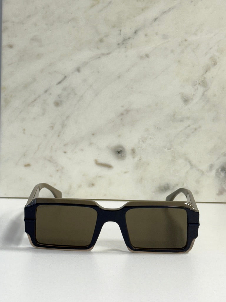 Fendi FE40073U Fendigraphy Sunglasses in Brown