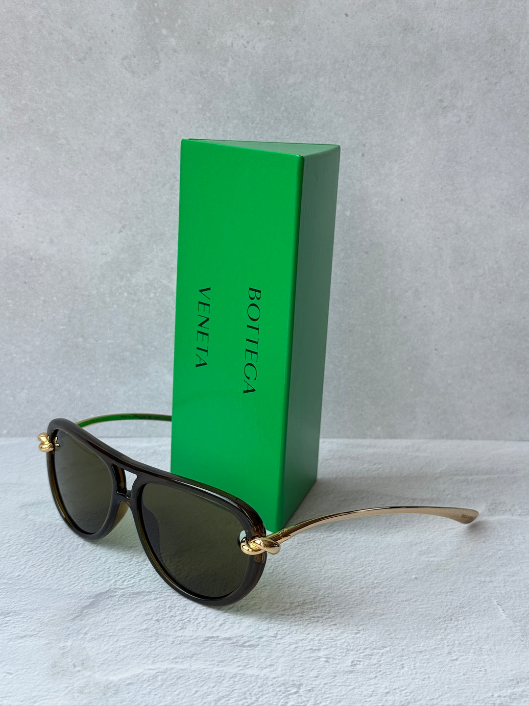 Bottega Veneta BV1418S Aviator Sunglasses in Green