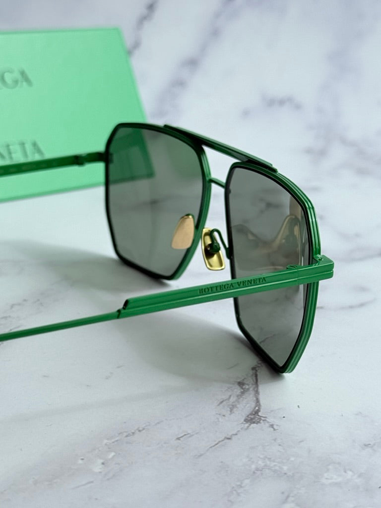 Bottega Veneta BV1012S Minimalist Aviator Sunglasses in Green