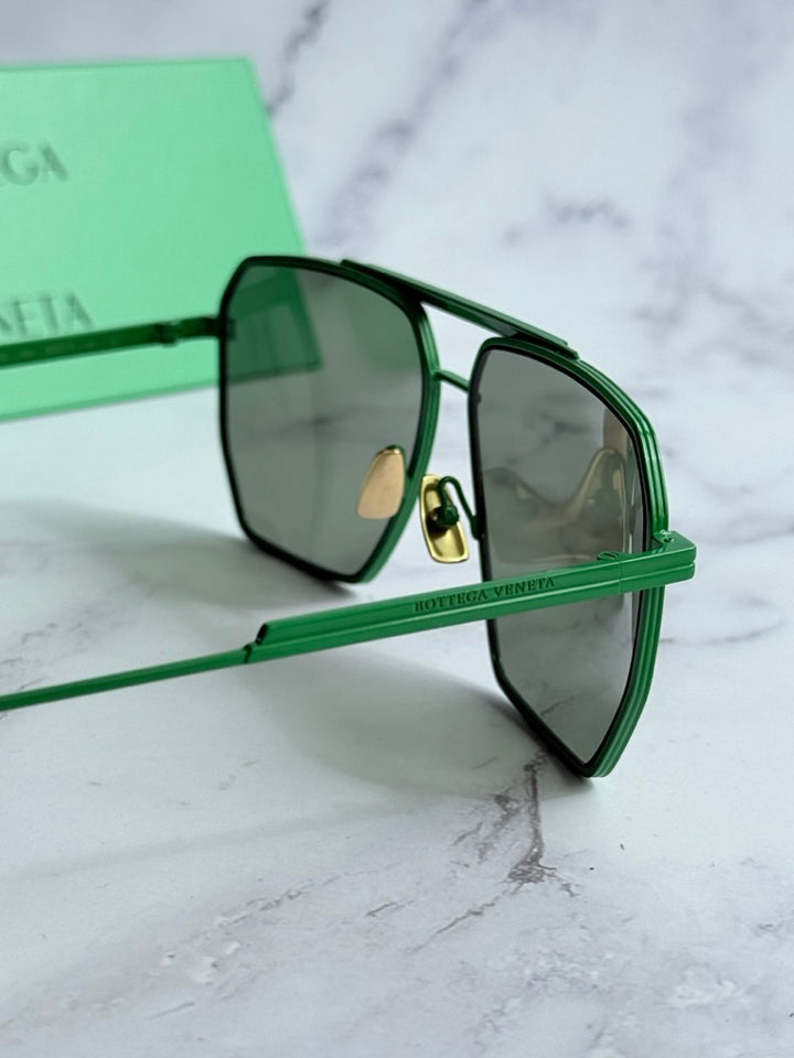 Bottega Veneta BV1012S Minimalist Aviator Sunglasses in Green