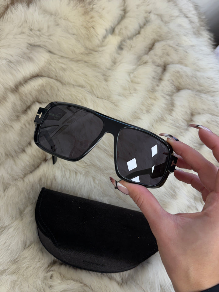 Gafas de sol estilo ojo de gato de metal Elise de Tom Ford en oro rosa