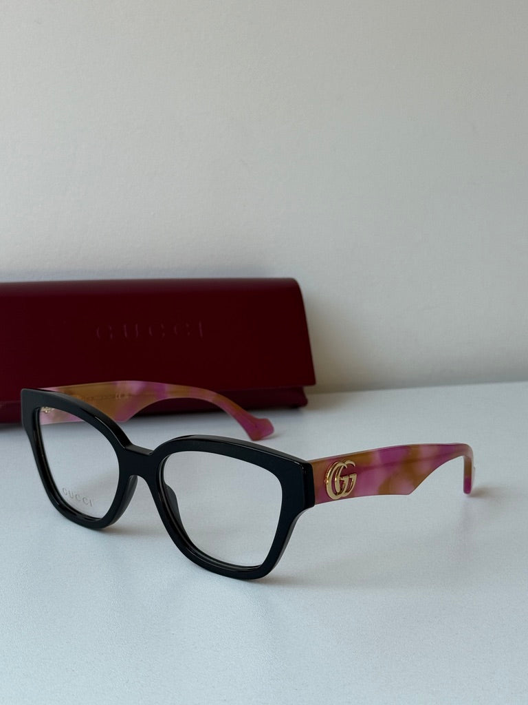 Monturas estilo ojo de gato Gucci GG1424O en negro 