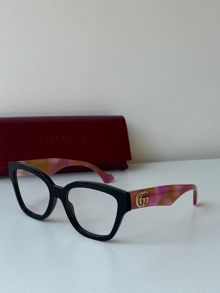 Monturas estilo ojo de gato Gucci GG1424O en negro 