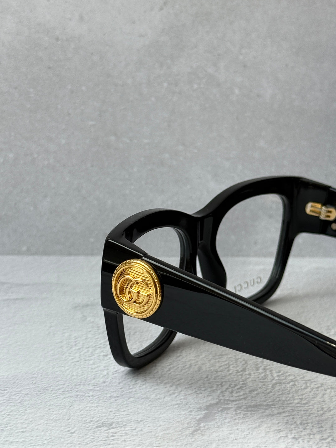 Monturas cuadradas Gucci GG1192O en negro 