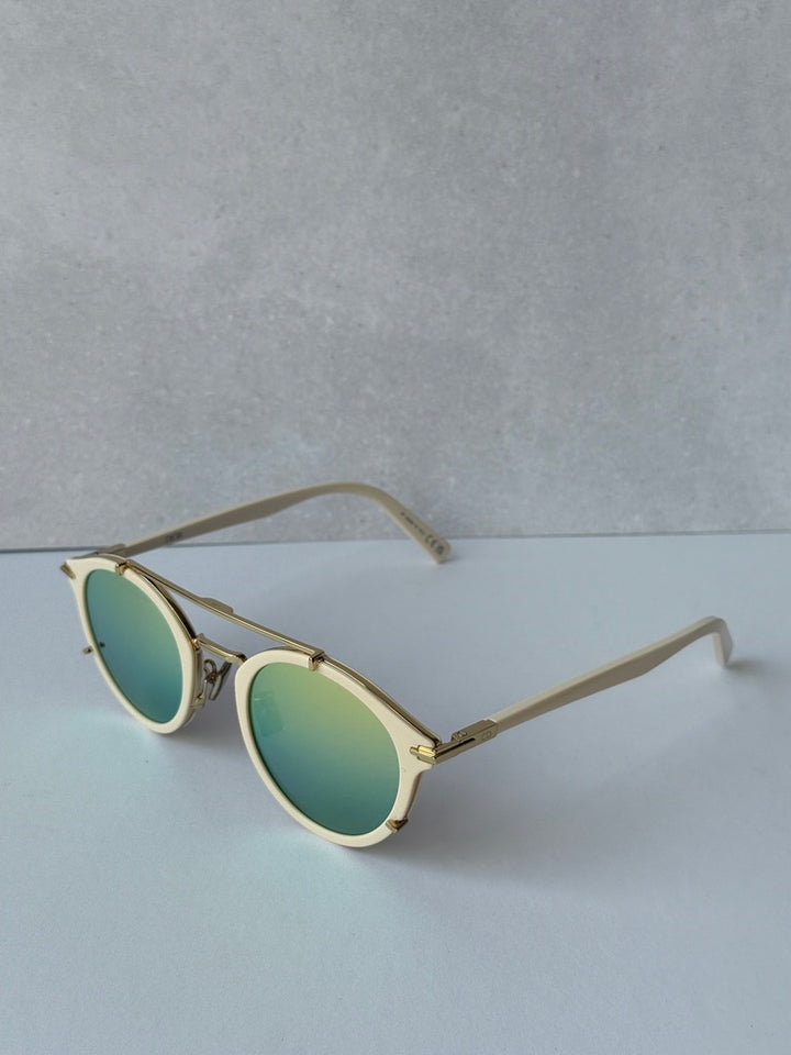 Gafas de sol Dior Blacksuit RI en negro 