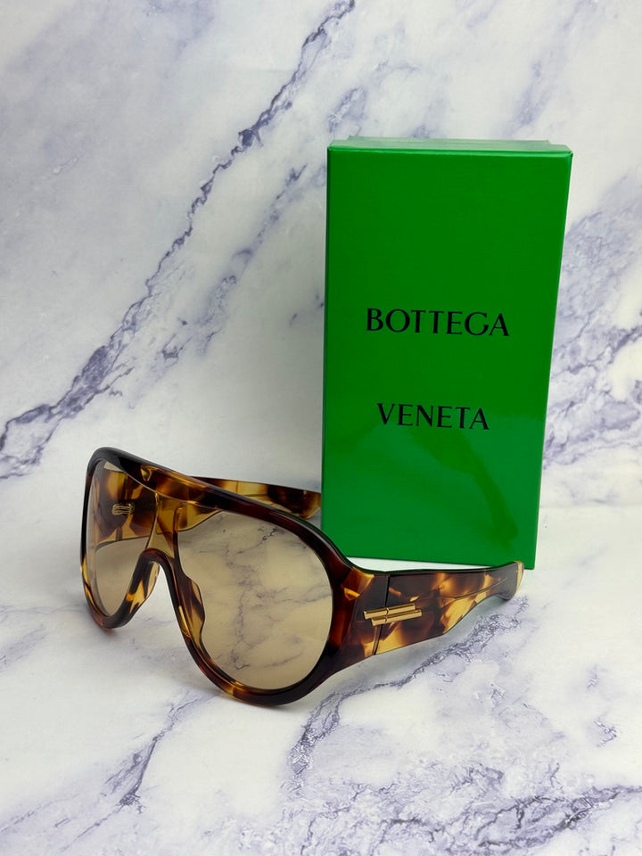 Bottega Veneta BV1345S Oversized Mask Sunglasses in Havana