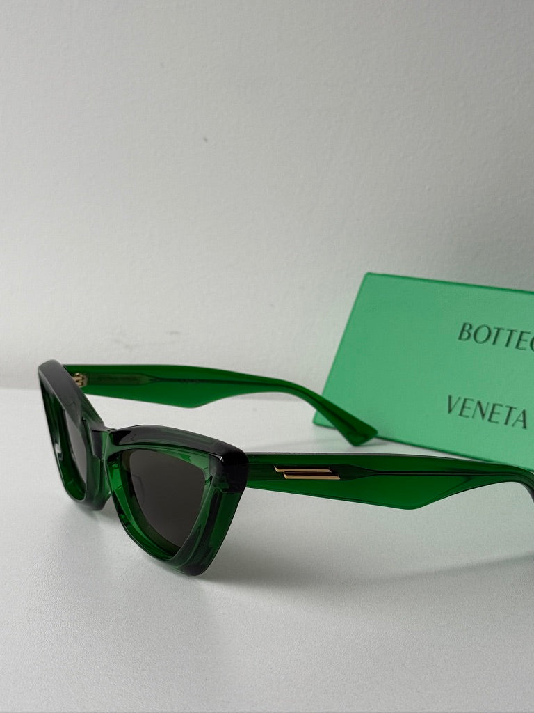 Bottega Veneta BV1101S Cat Eye Sunglasses in Green