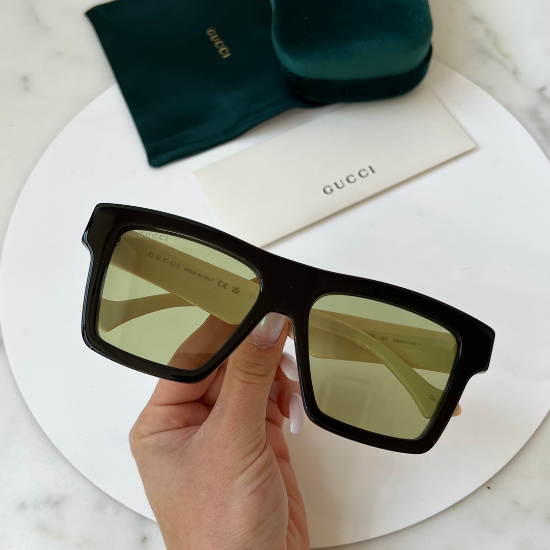 Gafas de sol extragrandes con parte superior plana Gucci GG0962S en negro verde