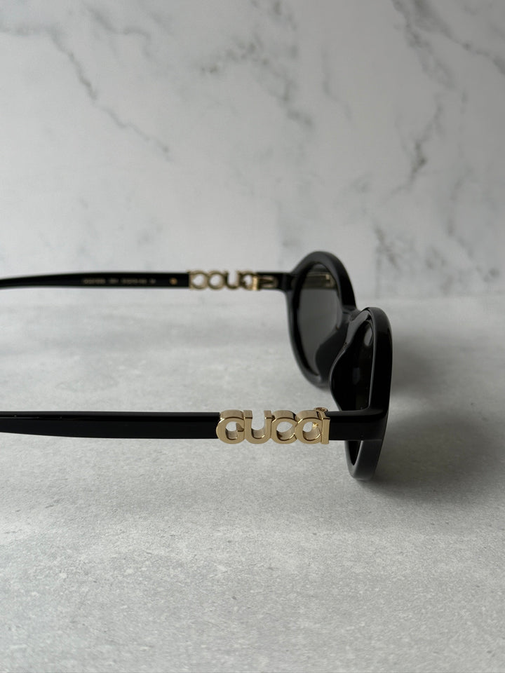 GUCCI logo detail on black sunglasses arms with dark lenses