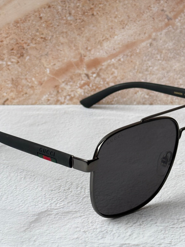 Gucci GG0422S Gafas de sol polarizadas de aviador cuadradas de rutenio