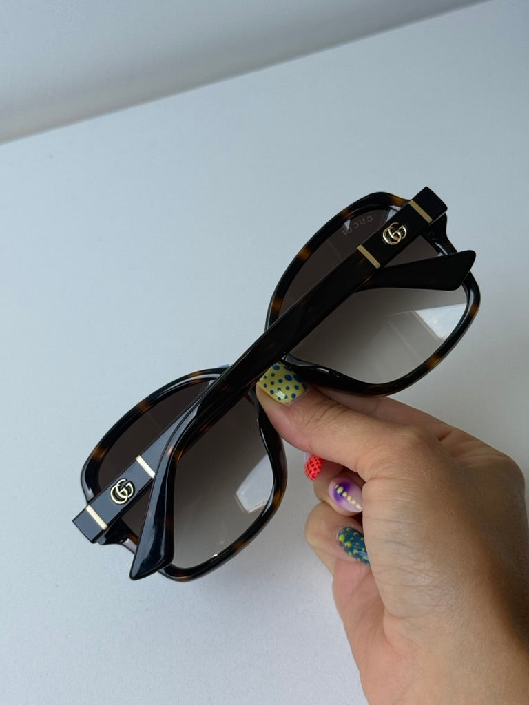 Gafas de sol Gucci GG0765SA Marmont con logo de mariposa y lentes degradados negros