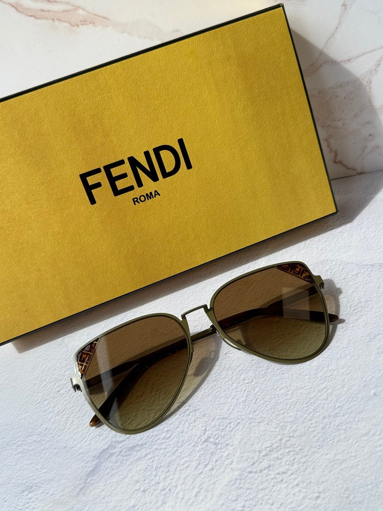 Fendi FE40189U Butterfly Sunglasses in Bronze
