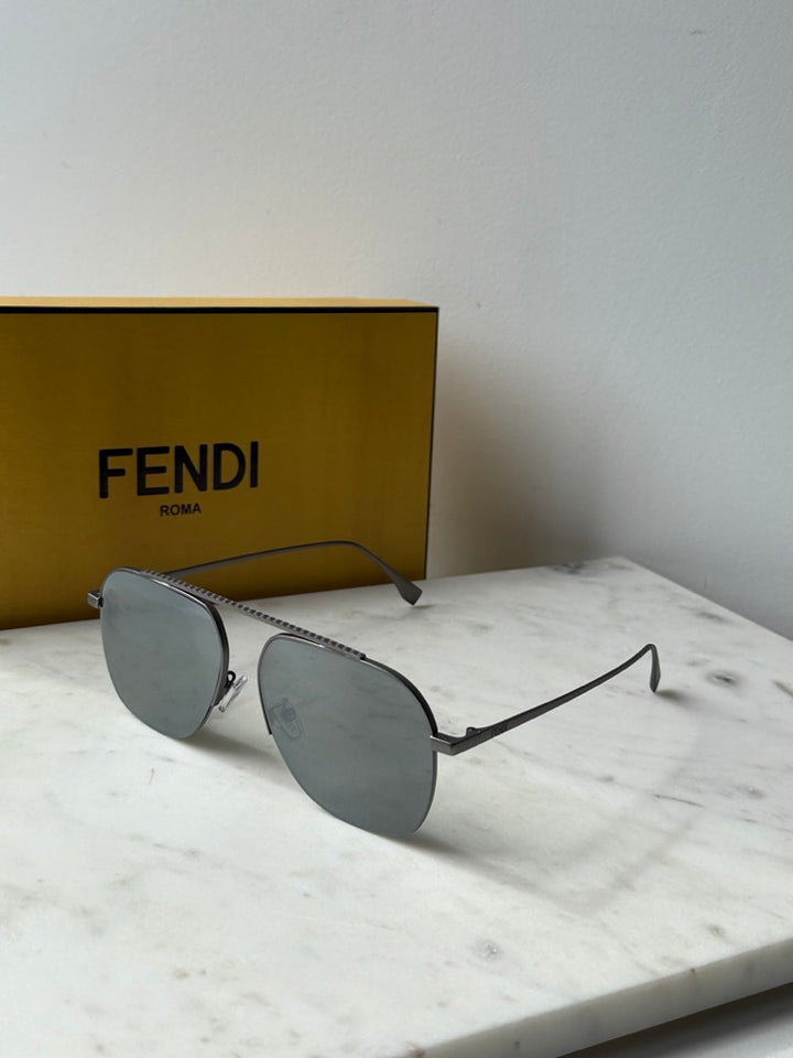 Fendi FE40005U Metal Aviator Sunglasses in Grey