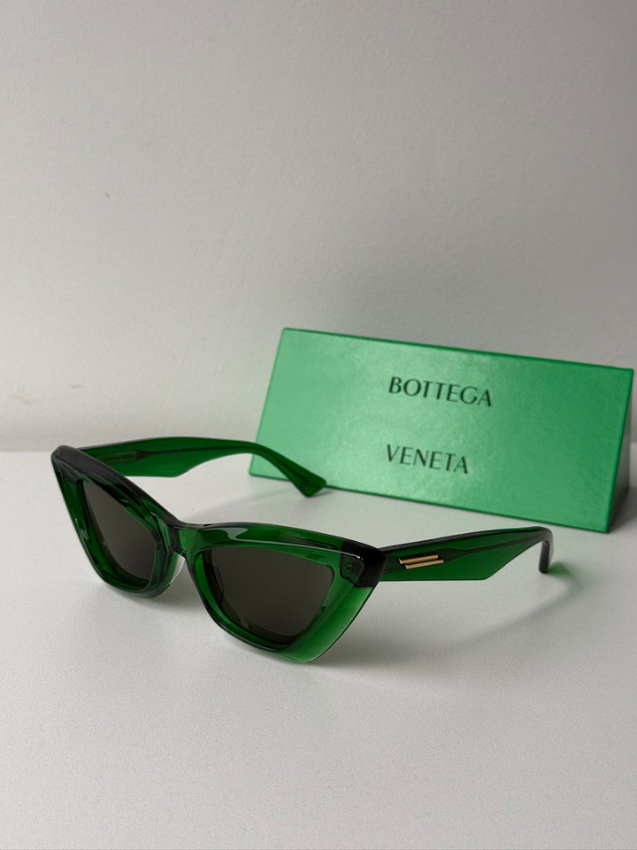Bottega Veneta BV1101S Cat Eye Sunglasses in Green