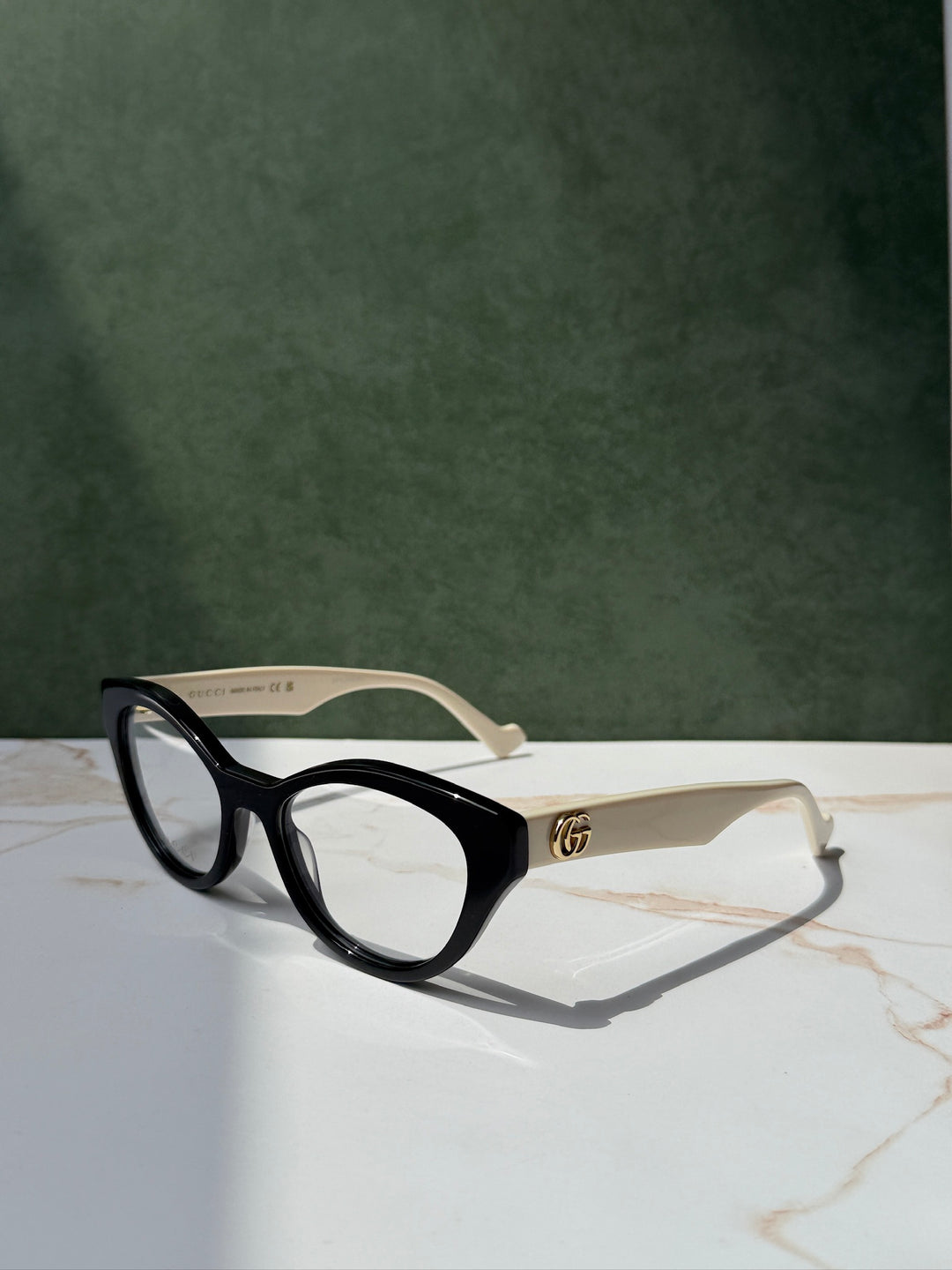 Monturas estilo ojo de gato Gucci GG0959O en negro marfil 