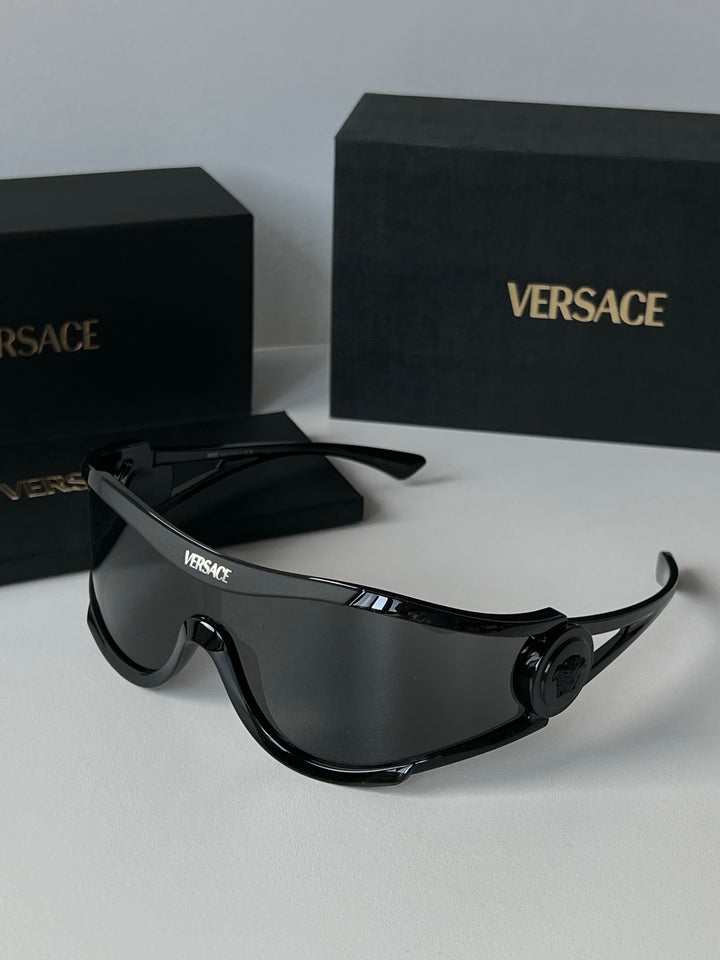 Versace Gafas de sol VE2258 Shield en espejo dorado rosa