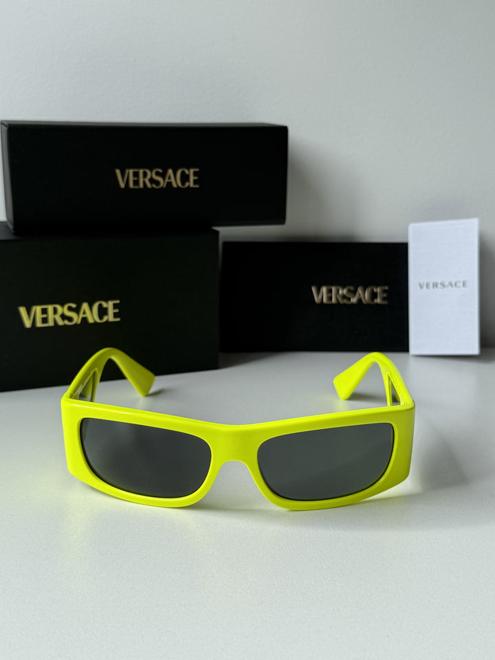 Versace Gafas de sol VE2258 Shield en espejo dorado rosa