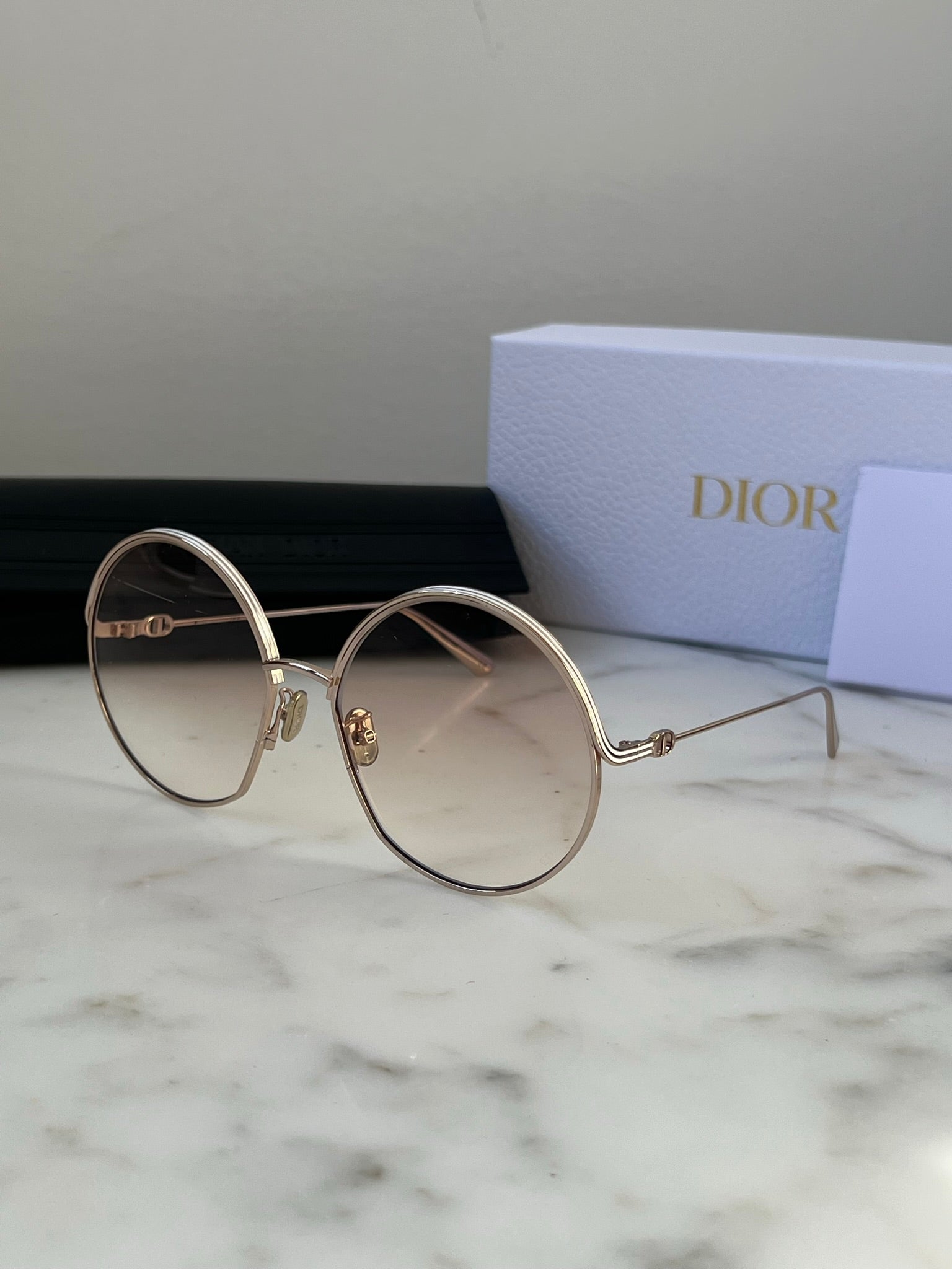 Dior EverDior R1U Round Sunglasses in Gold Beige – Designer Daydream