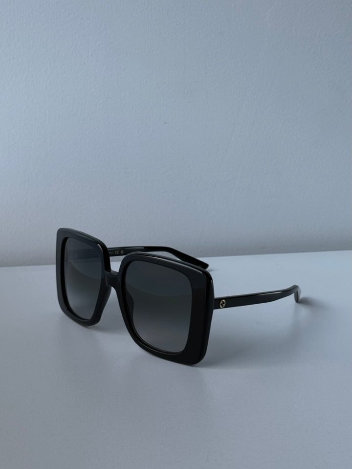 Gafas de sol cuadradas extragrandes en negro Gucci GG1314S 