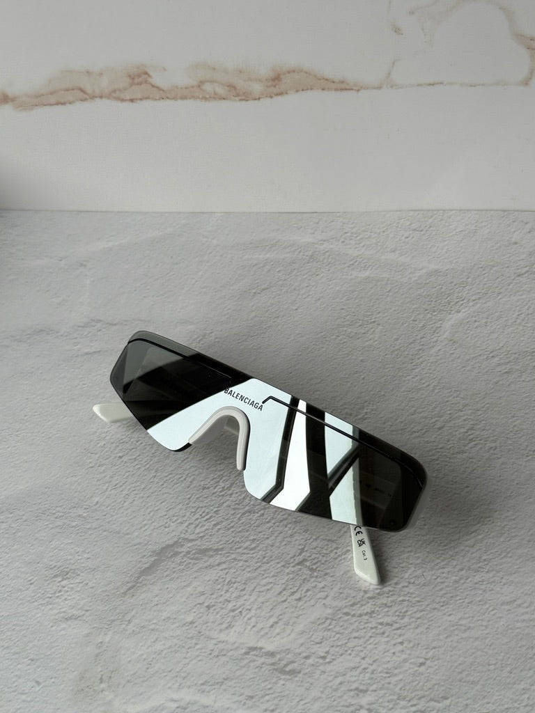 Balenciaga BB0003S 001 Gafas de sol espejadas con escudo de esquí en negro