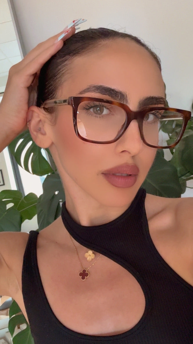 Monturas de anteojos rectangulares atrevidas Gucci GG0560O en negro