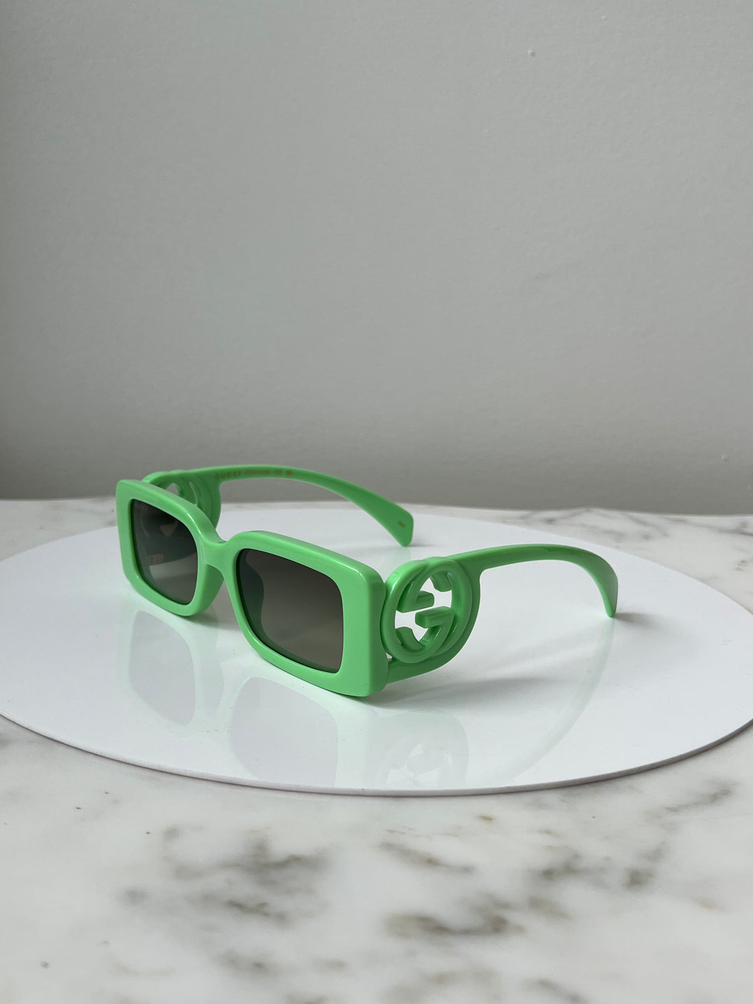 Gucci green deals sunglasses