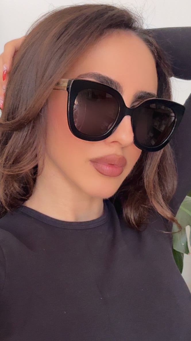 Gucci GG0564S Gafas de sol extragrandes con forma de ojo de gato y patas transparentes 
