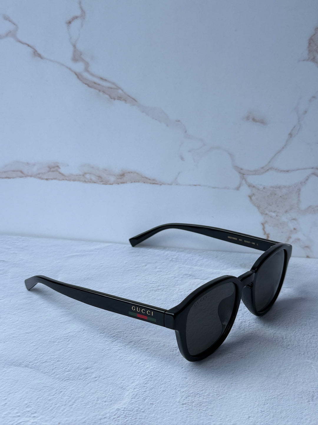 Gucci GG0003SN Gafas de sol cuadradas con patas a rayas