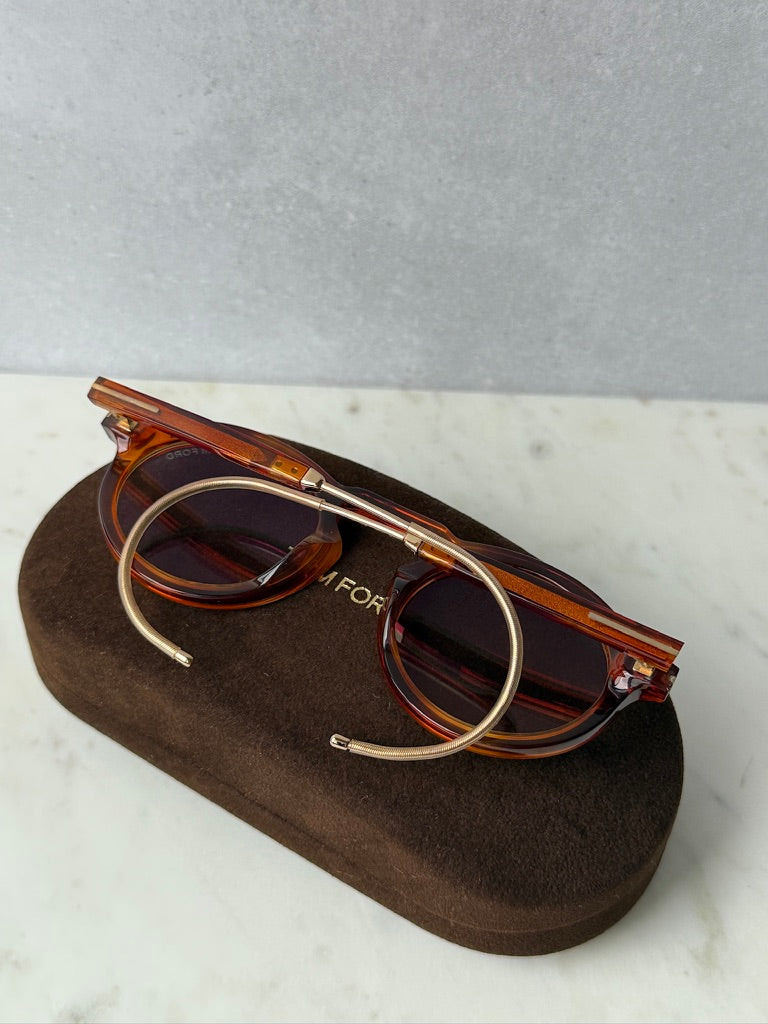 Brown tortoise sunglasses side view with gold-tone metal temples