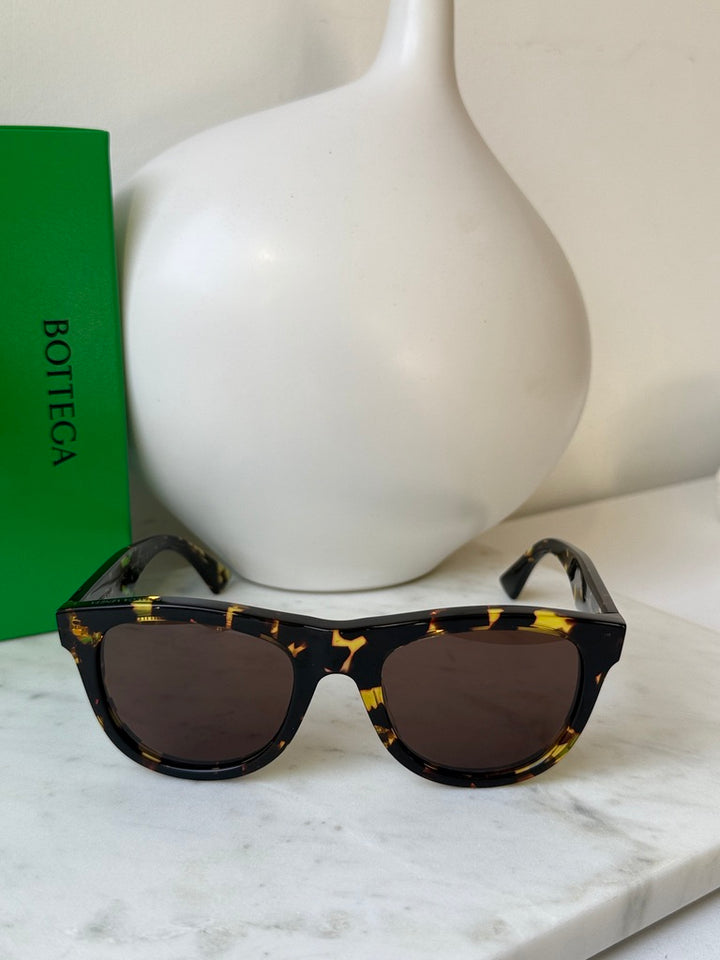 Bottega Veneta BV1005S Gafas de sol cuadradas transparentes