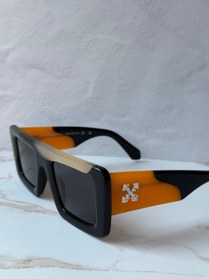 Off White Seattle Sunglasses in Black