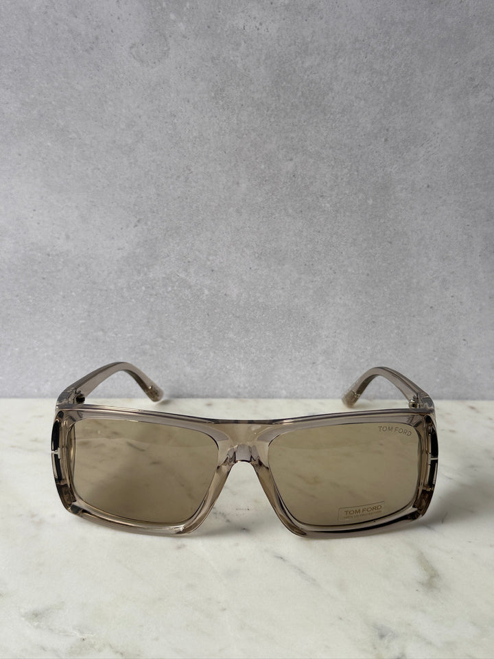 Rizzo grey sunglasses with square-rectangular tinted lenses, front view