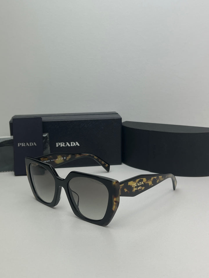 Gafas de sol de gran tamaño Prada PR15WS en Habana negra