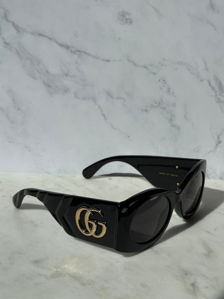 Black quilted rectangular sunglasses with thick rim and GG logo on temple
