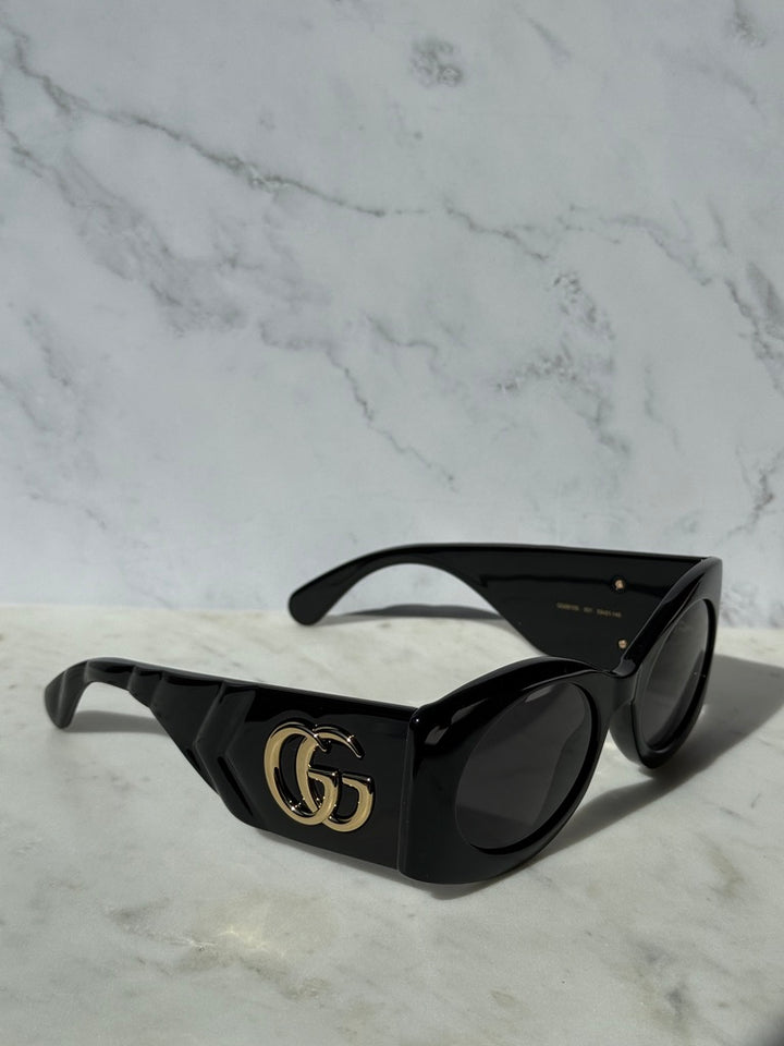 Black quilted rectangular sunglasses with thick rim and GG logo on temple