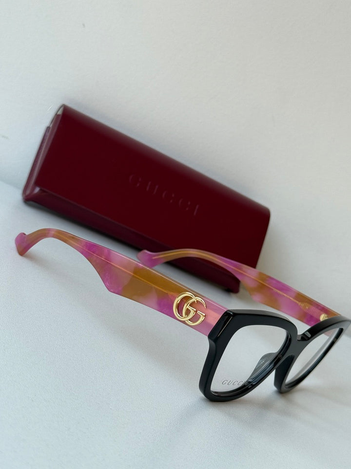 Monturas estilo ojo de gato Gucci GG1424O en negro 