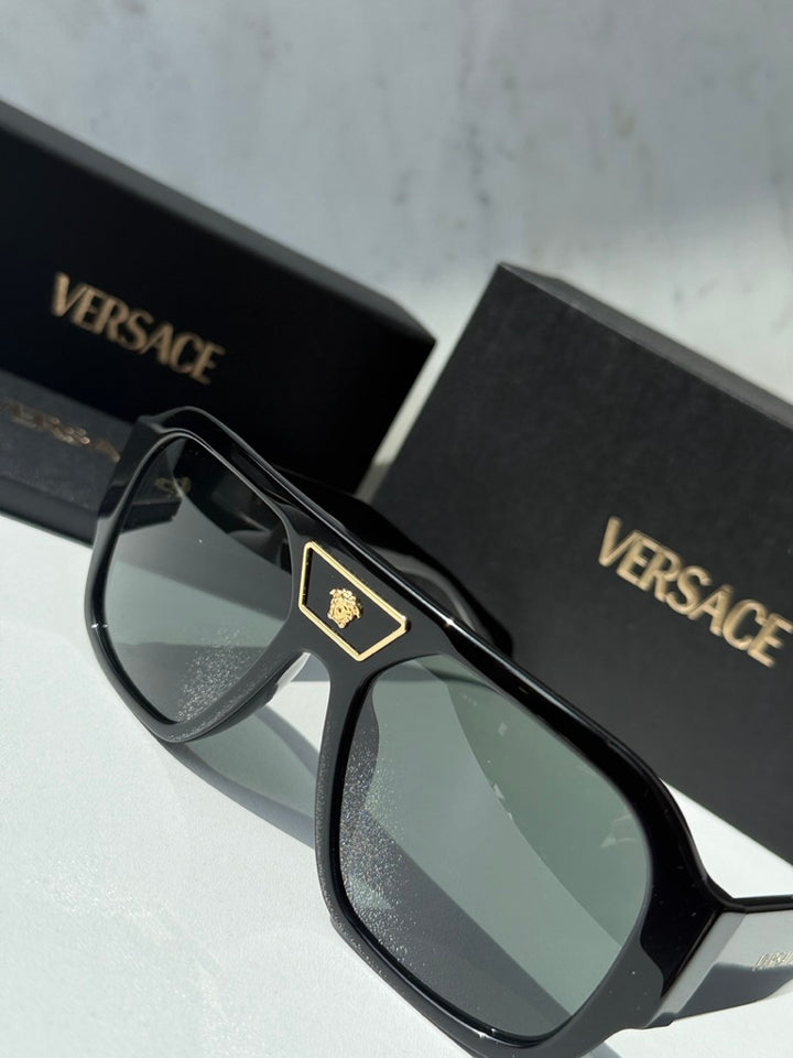 Versace Gafas de sol con máscara VE4446 en negro