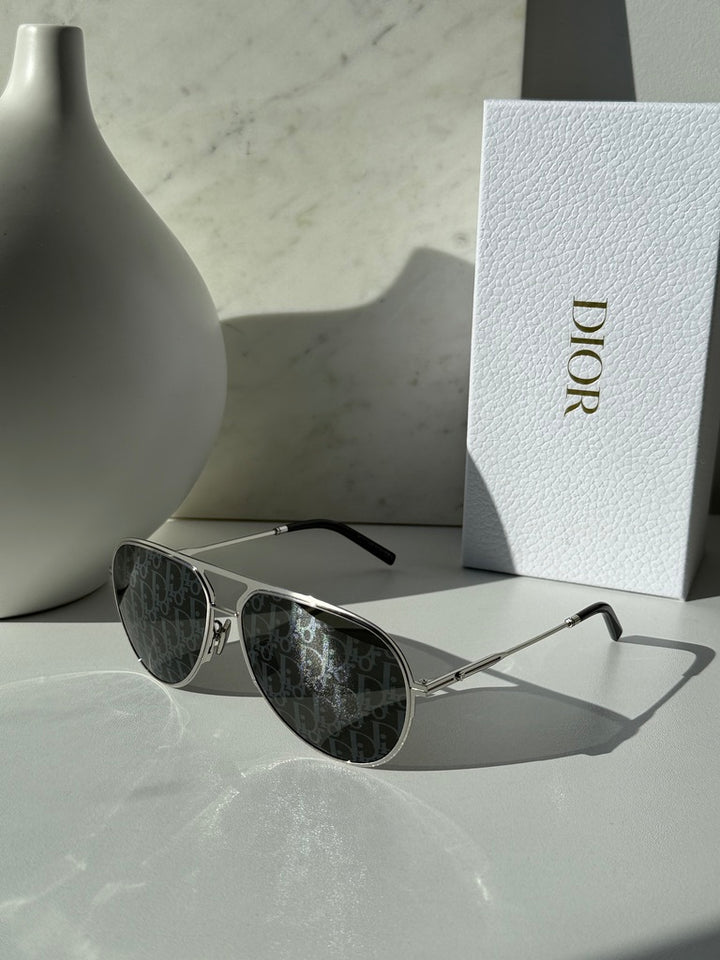 Gafas de sol Dior Essential A2U en espejo oblicuo 