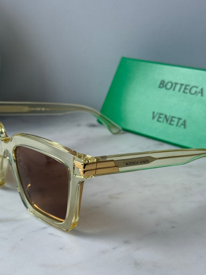 Bottega Veneta BV1005S Gafas de sol cuadradas transparentes