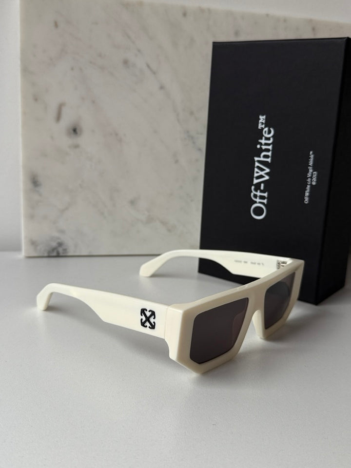 Off White Vancouver Sunglasses in White