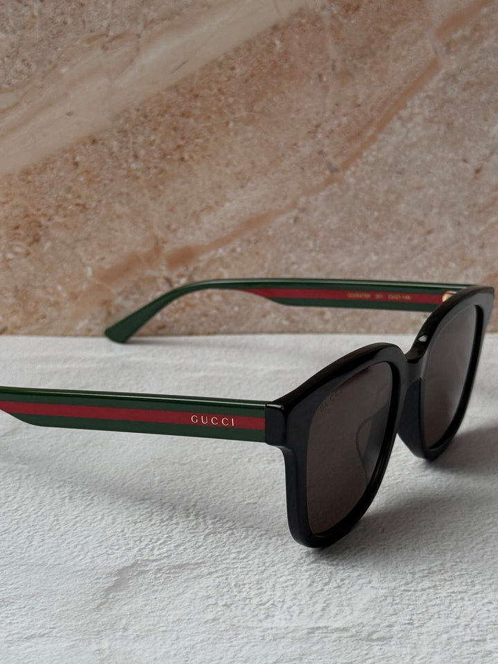 Gucci GG0847SK Gafas de sol con patas a rayas negras