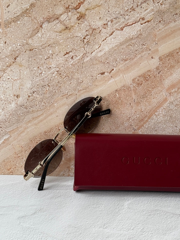 Gafas de sol extragrandes Gucci GG0817S con lentes grises 