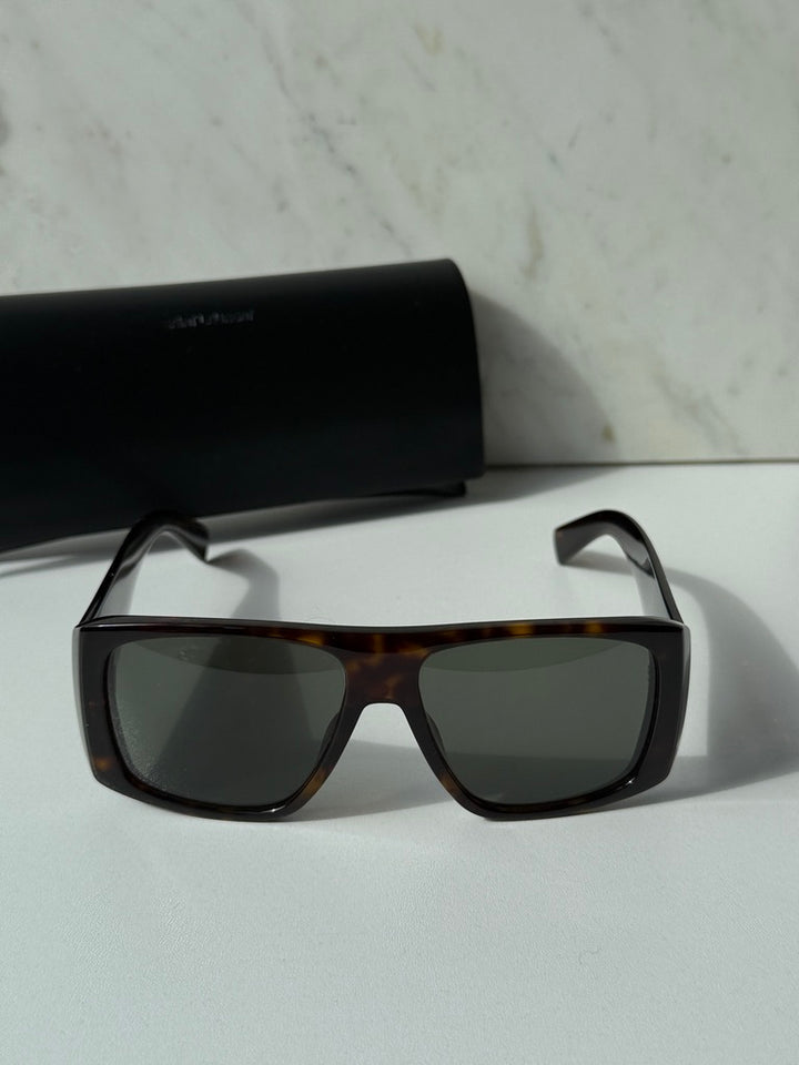 Saint Laurent SLM95/F Gafas de sol estilo ojo de gato con montura gruesa en oro negro