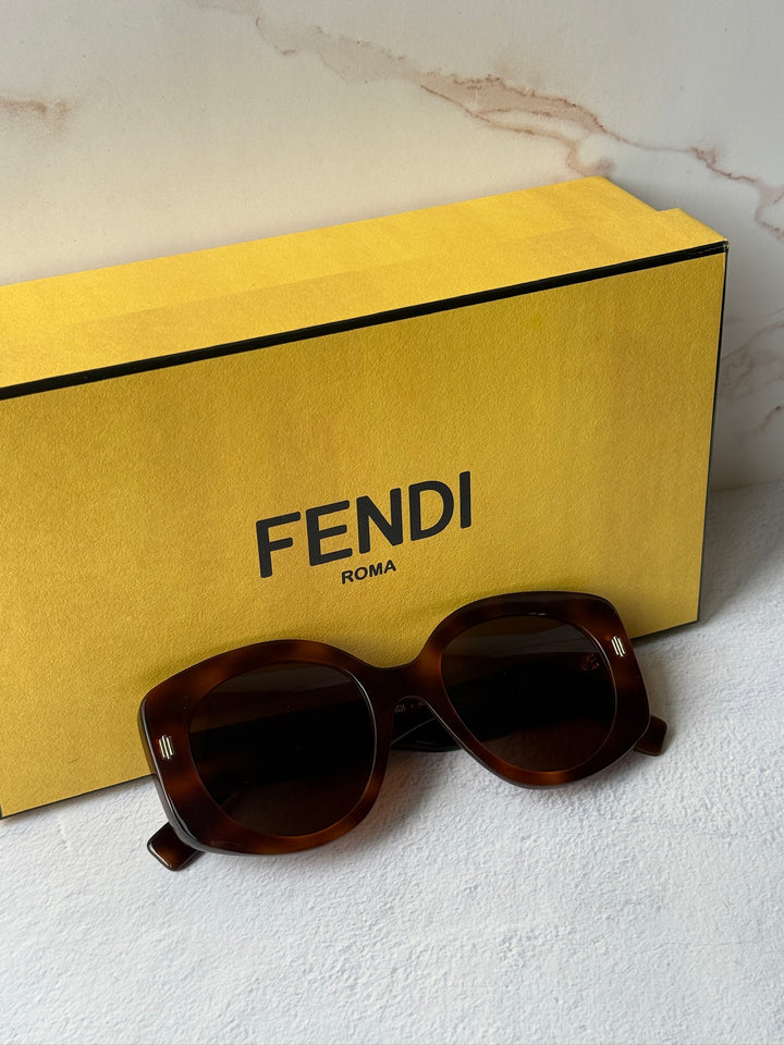 Fendi Roma FE40137I Rounded Sunglasses in Brown