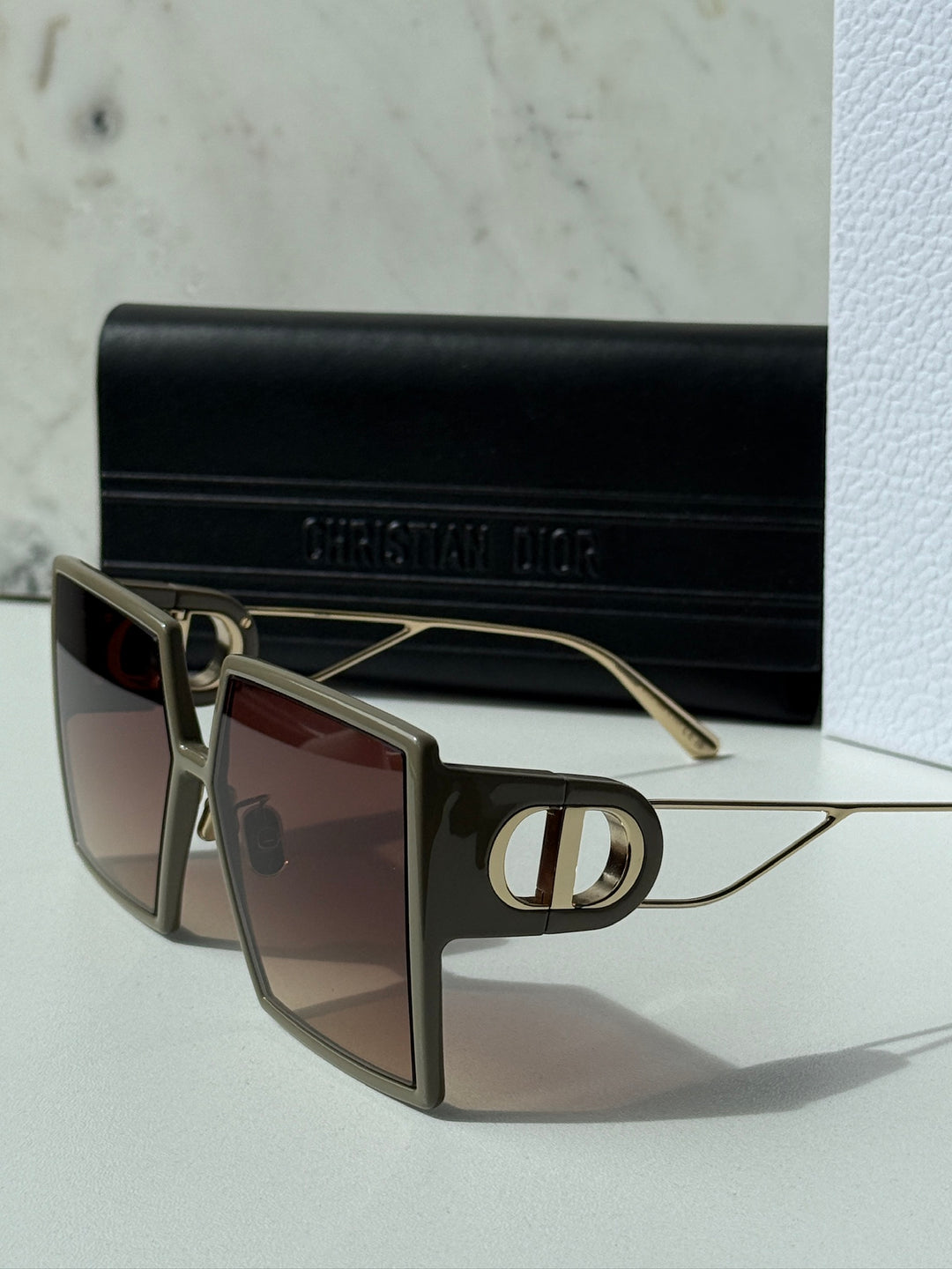 Dior 30Montaigne SU Square Sunglasses in Khaki Green