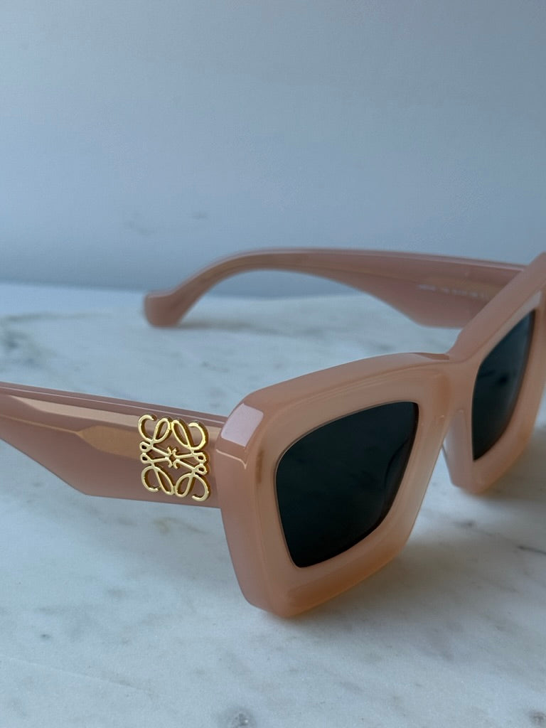 Loewe LW40145I Cat Eye Sunglasses in Pink