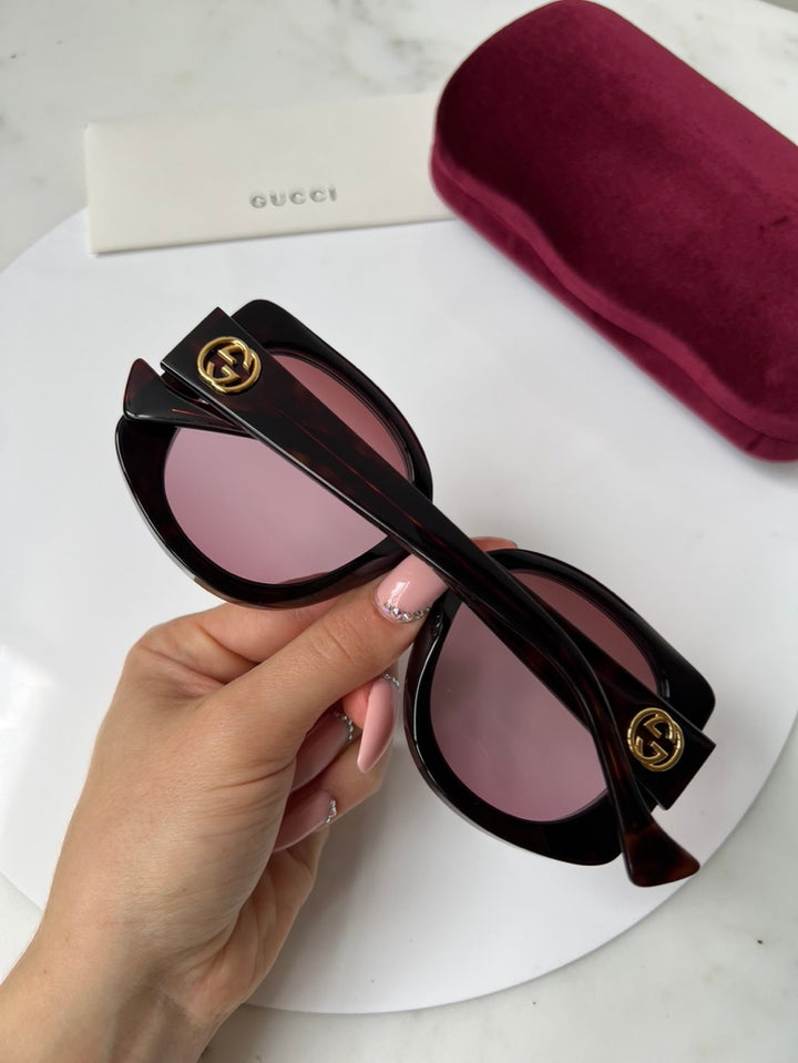Gucci GG1257S Gafas de sol redondeadas con lentes marrones y rojos